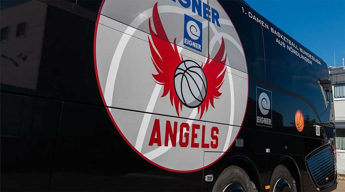Für Betriebsausflüge mieten: Der Teambus der Basketball Angels